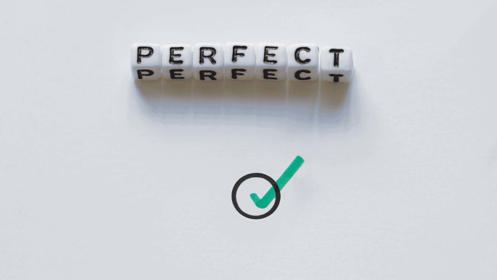 Warum Perfektionismus unserer Karriere schadet Kartenspiel