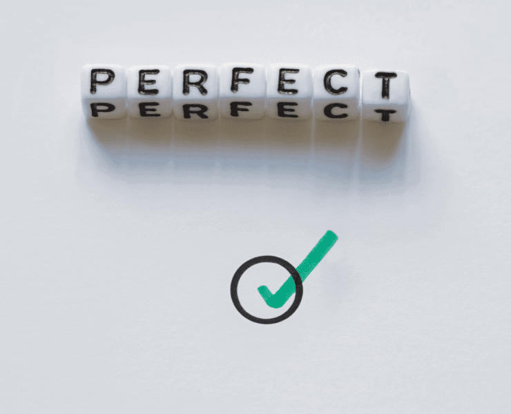 Warum Perfektionismus unserer Karriere schadet Kartenspiel